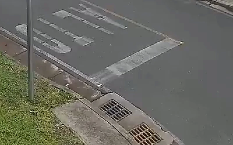 Lookahead encode at 1 Mb/s: road lettering, yellow line and drain grating preserved